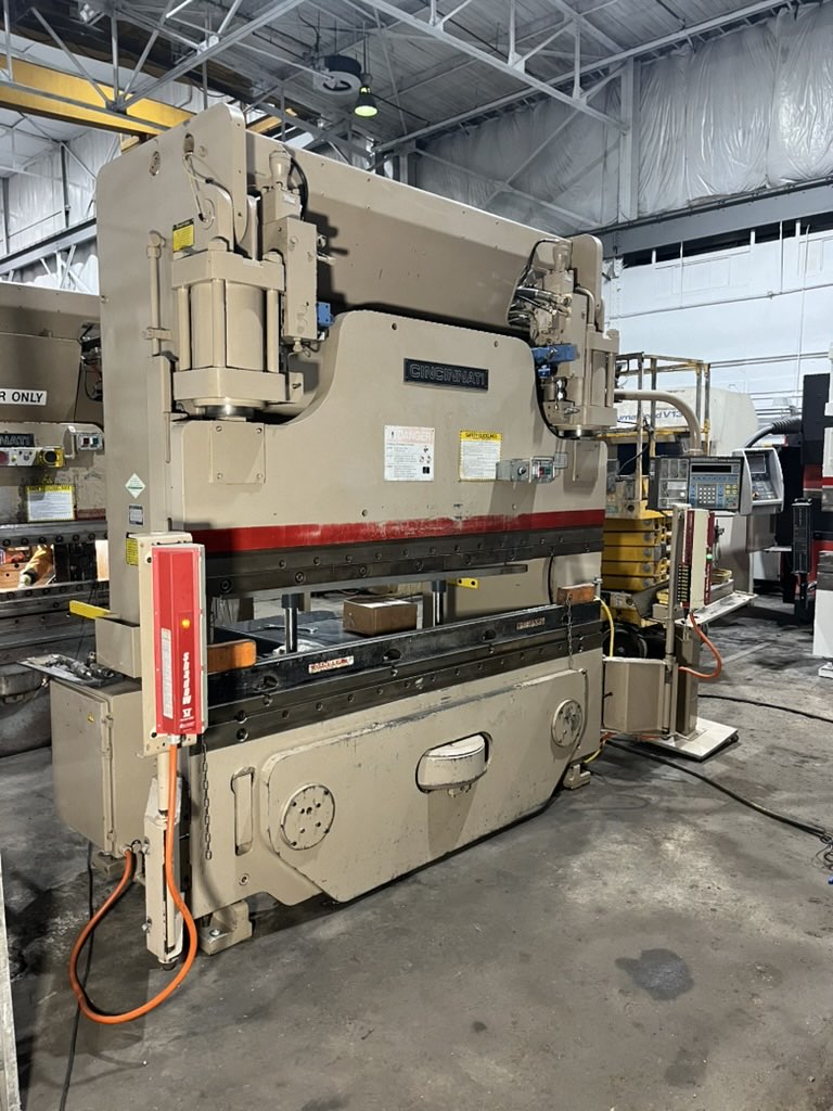 135 Ton  X 8’  Cincinnati 135 FMII Hydraulic Press Brake 